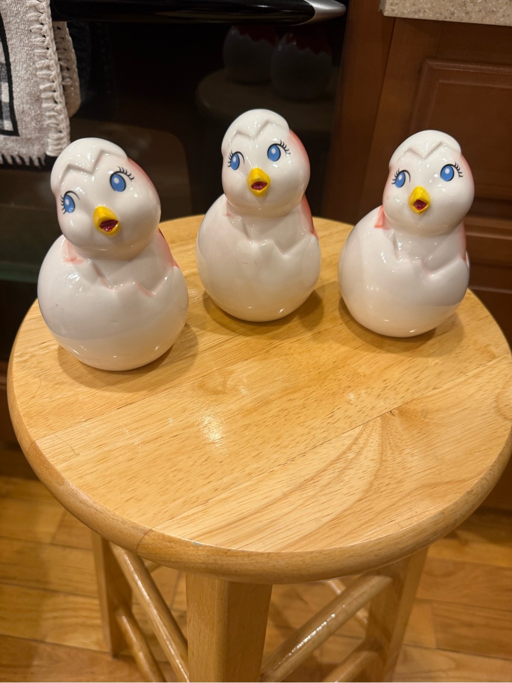 Ceramic White Target Spritz Chick Figurine Set of 3-Home Accents NEW!